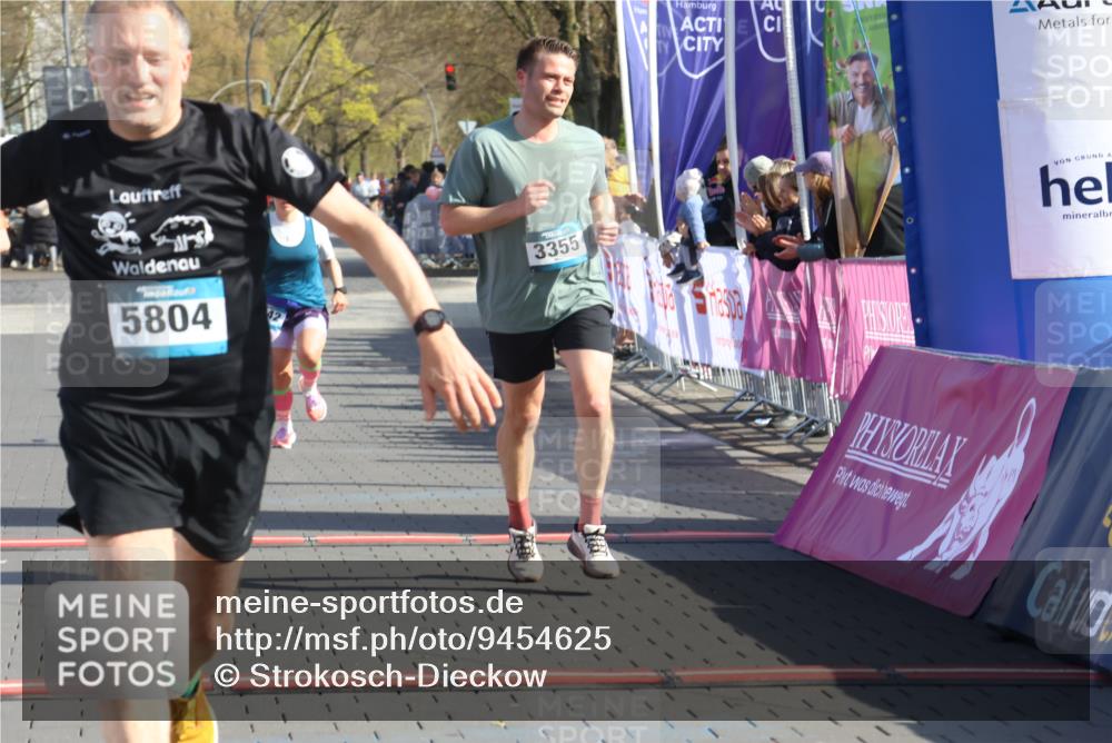 12.04.2026 - 45. Internationalen Wilhelmsburger Insellauf Strokosch-Dieckow http://msf.ph/oto/9454625 12.04.2026 10:29:57 Ziel 5804, 3355, 4142, 2627 meine-sportfotos.de