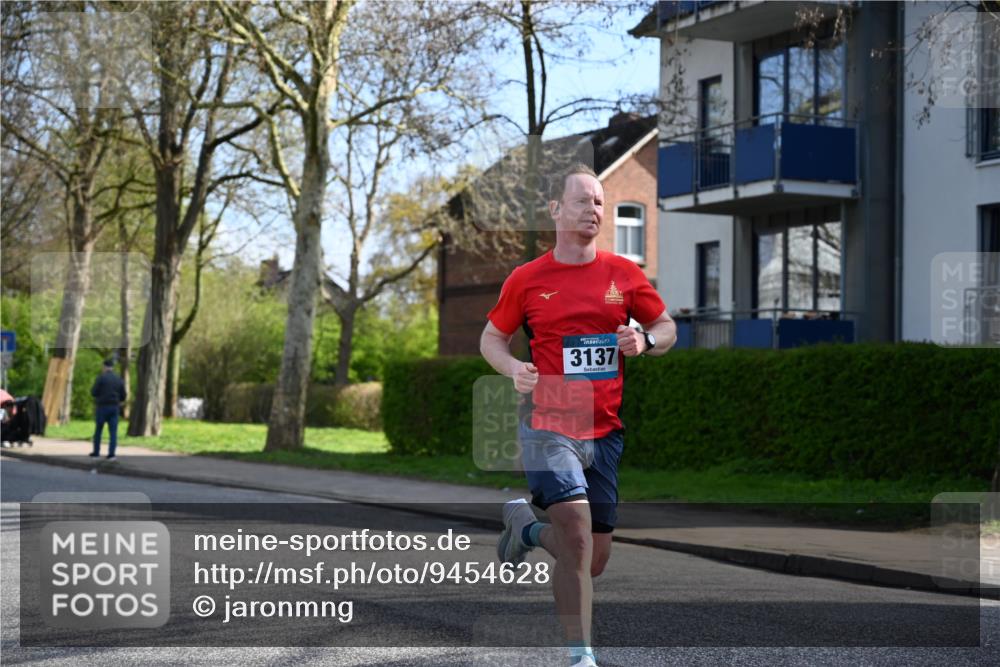 12.04.2026 - 45. Internationalen Wilhelmsburger Insellauf J. Mangold http://msf.ph/oto/9454628 12.04.2026 10:21:49 Ziel 3137, 3930, 3317, 3771, 2010, 3053, 4694, 5507 meine-sportfotos.de