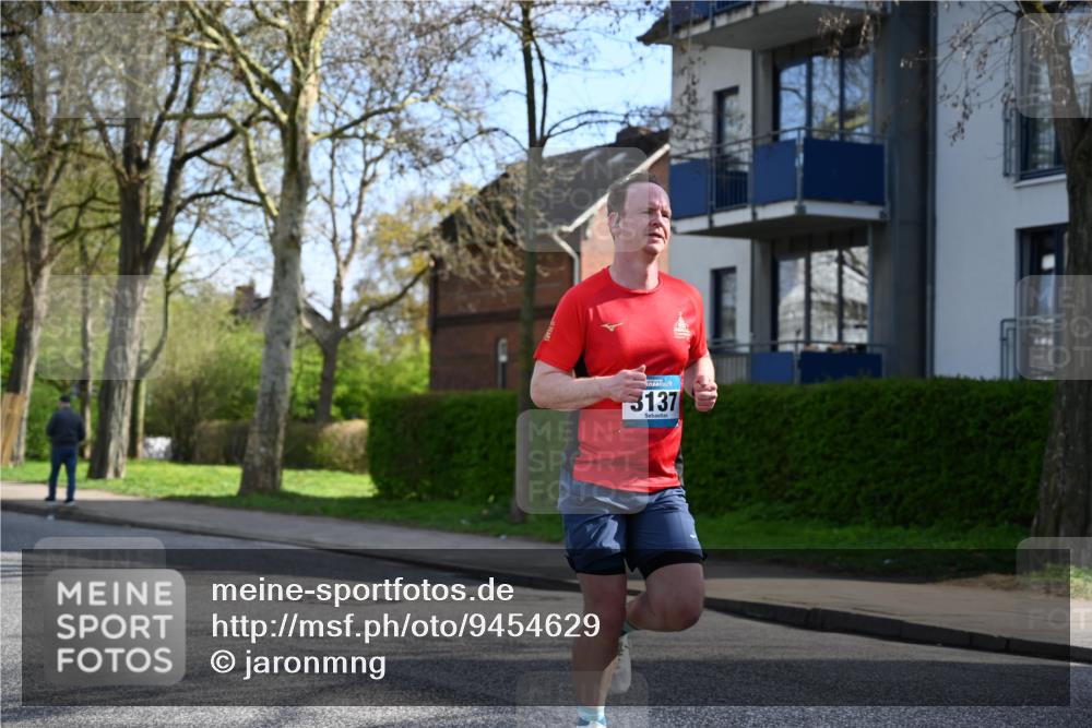 12.04.2026 - 45. Internationalen Wilhelmsburger Insellauf J. Mangold http://msf.ph/oto/9454629 12.04.2026 10:21:50 Ziel 3137, 3930, 3317, 3771, 2010, 3053, 4694, 5507 meine-sportfotos.de