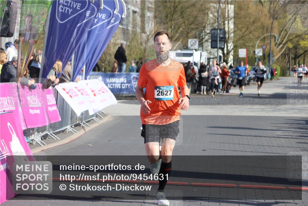 12.04.2026 - 45. Internationalen Wilhelmsburger Insellauf Strokosch-Dieckow http://msf.ph/oto/9454631 12.04.2026 10:30:00 Ziel 5804, 3355, 4142, 2627 meine-sportfotos.de