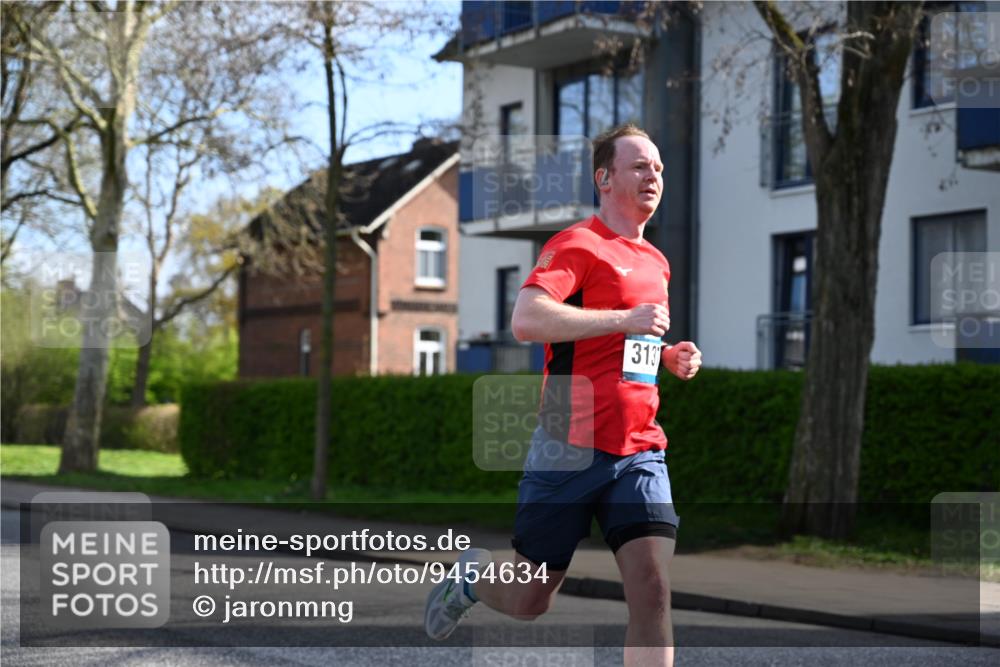 12.04.2026 - 45. Internationalen Wilhelmsburger Insellauf J. Mangold http://msf.ph/oto/9454634 12.04.2026 10:21:50 Ziel 3137, 3930, 3317, 3771, 2010, 3053, 4694, 5507 meine-sportfotos.de