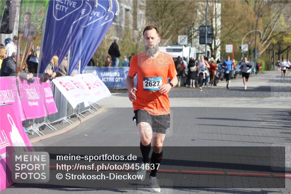 12.04.2026 - 45. Internationalen Wilhelmsburger Insellauf Strokosch-Dieckow http://msf.ph/oto/9454637 12.04.2026 10:30:00 Ziel 5804, 3355, 4142, 2627 meine-sportfotos.de