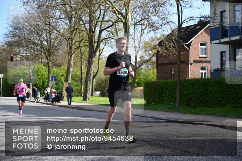 12.04.2026 - 45. Internationalen Wilhelmsburger Insellauf J. Mangold http://msf.ph/oto/9454638 12.04.2026 10:21:54 Ziel 3137, 3930, 3317, 3771, 2010, 3053, 4694, 5507, 5561 meine-sportfotos.de