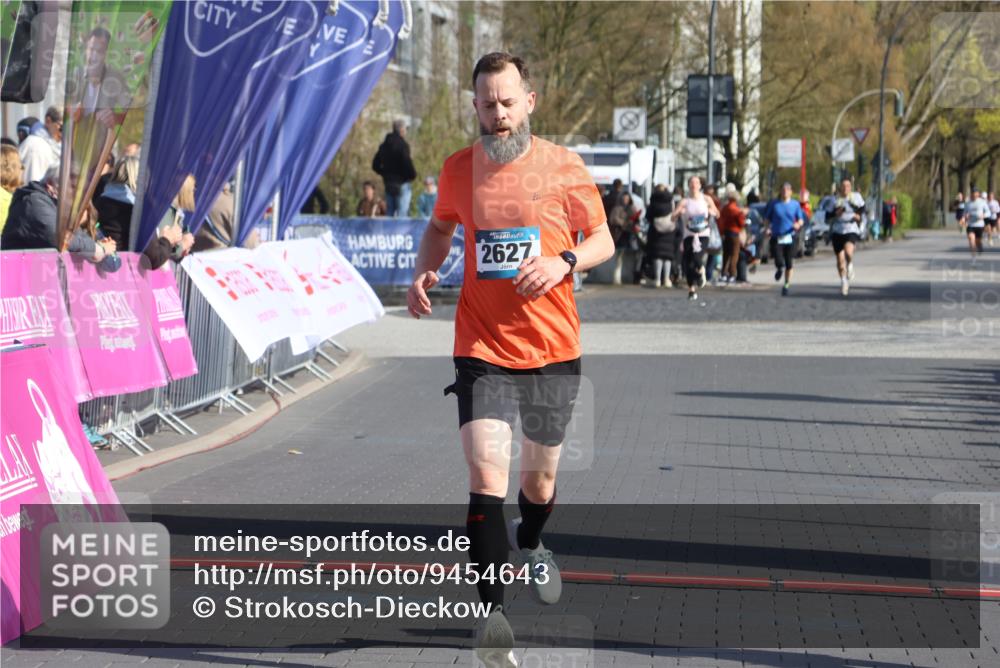 12.04.2026 - 45. Internationalen Wilhelmsburger Insellauf Strokosch-Dieckow http://msf.ph/oto/9454643 12.04.2026 10:30:00 Ziel 5804, 3355, 4142, 2627 meine-sportfotos.de