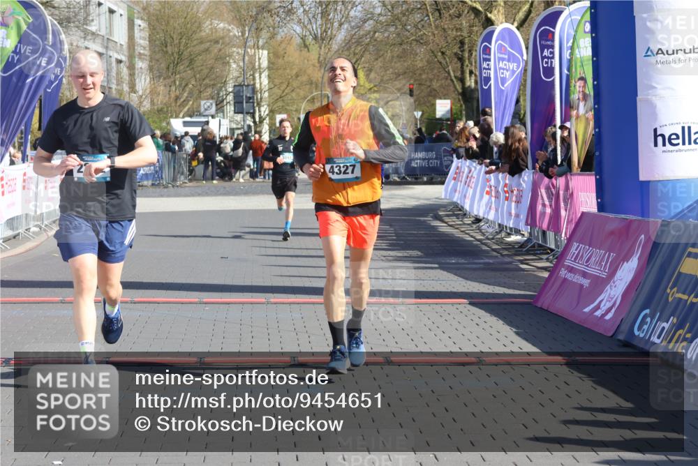 12.04.2026 - 45. Internationalen Wilhelmsburger Insellauf Strokosch-Dieckow http://msf.ph/oto/9454651 12.04.2026 10:42:56 Ziel 2252, 3091, 5442 meine-sportfotos.de
