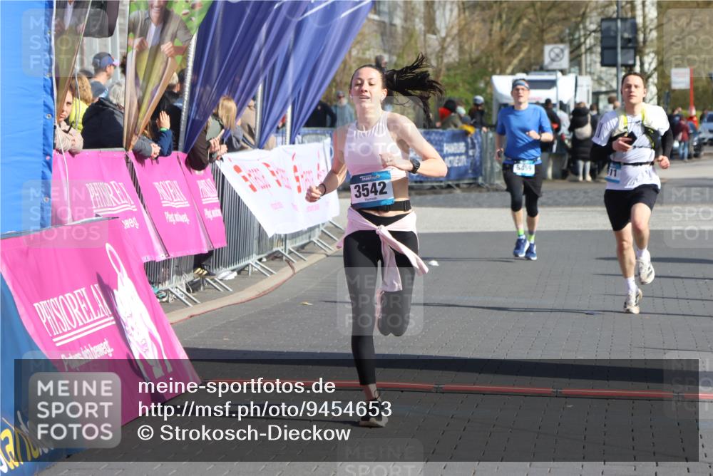 12.04.2026 - 45. Internationalen Wilhelmsburger Insellauf Strokosch-Dieckow http://msf.ph/oto/9454653 12.04.2026 10:30:10 Ziel 3542, 4511 meine-sportfotos.de