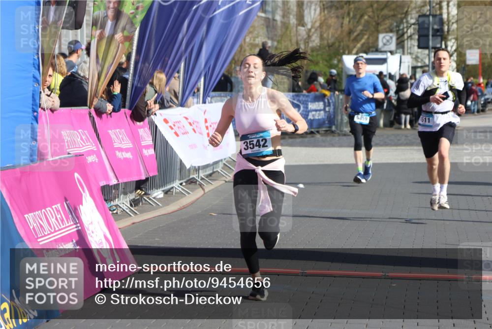 12.04.2026 - 45. Internationalen Wilhelmsburger Insellauf Strokosch-Dieckow http://msf.ph/oto/9454656 12.04.2026 10:30:10 Ziel 3542, 4511 meine-sportfotos.de