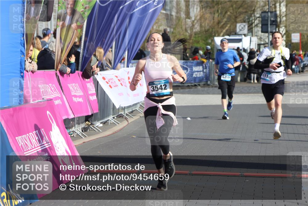 12.04.2026 - 45. Internationalen Wilhelmsburger Insellauf Strokosch-Dieckow http://msf.ph/oto/9454659 12.04.2026 10:30:10 Ziel 3542, 4511 meine-sportfotos.de