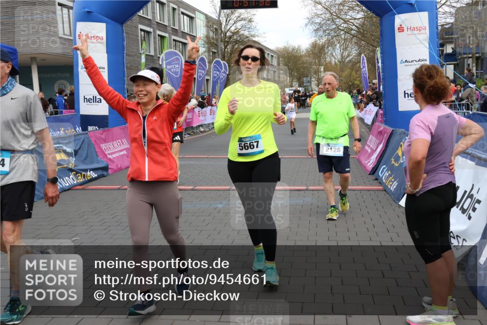 12.04.2026 - 45. Internationalen Wilhelmsburger Insellauf Strokosch-Dieckow http://msf.ph/oto/9454661 12.04.2026 13:04:31 Ziel 5469, 2128, 5667, 2089, 3870, 5193, 2307 meine-sportfotos.de