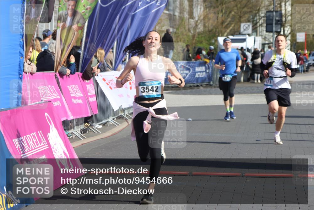 12.04.2026 - 45. Internationalen Wilhelmsburger Insellauf Strokosch-Dieckow http://msf.ph/oto/9454666 12.04.2026 10:30:10 Ziel 3542, 4511 meine-sportfotos.de