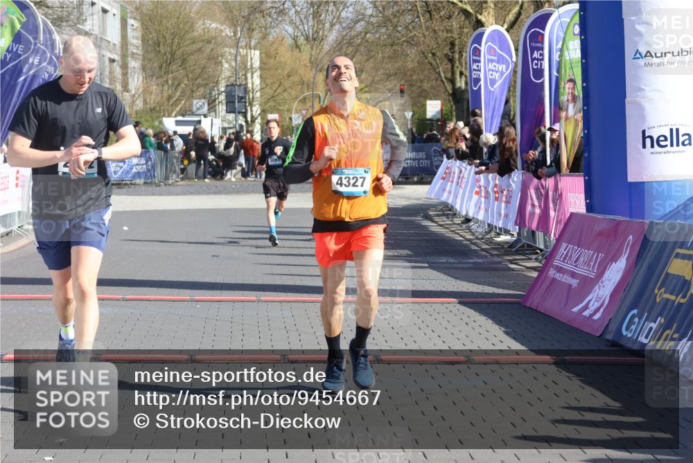 12.04.2026 - 45. Internationalen Wilhelmsburger Insellauf Strokosch-Dieckow http://msf.ph/oto/9454667 12.04.2026 10:42:56 Ziel 2252, 3091, 5442 meine-sportfotos.de
