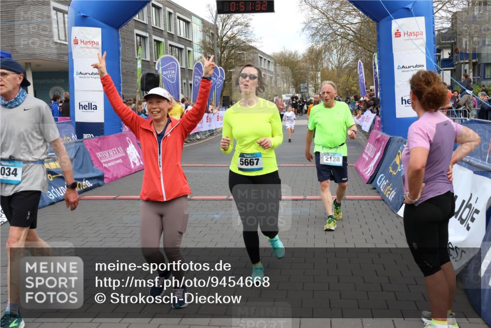 12.04.2026 - 45. Internationalen Wilhelmsburger Insellauf Strokosch-Dieckow http://msf.ph/oto/9454668 12.04.2026 13:04:31 Ziel 5469, 2128, 5667, 2089, 3870, 5193, 2307 meine-sportfotos.de