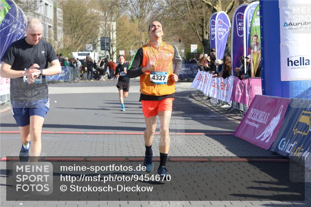 12.04.2026 - 45. Internationalen Wilhelmsburger Insellauf Strokosch-Dieckow http://msf.ph/oto/9454670 12.04.2026 10:42:56 Ziel 2252, 3091, 5442 meine-sportfotos.de