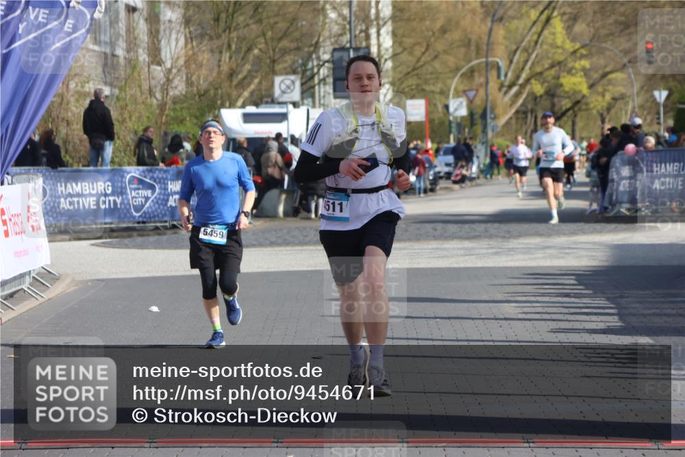 12.04.2026 - 45. Internationalen Wilhelmsburger Insellauf Strokosch-Dieckow http://msf.ph/oto/9454671 12.04.2026 10:30:11 Ziel 3542, 4511, 5459 meine-sportfotos.de