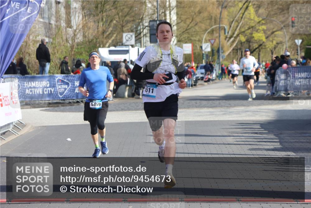 12.04.2026 - 45. Internationalen Wilhelmsburger Insellauf Strokosch-Dieckow http://msf.ph/oto/9454673 12.04.2026 10:30:11 Ziel 3542, 4511, 5459 meine-sportfotos.de