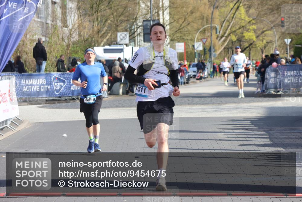 12.04.2026 - 45. Internationalen Wilhelmsburger Insellauf Strokosch-Dieckow http://msf.ph/oto/9454675 12.04.2026 10:30:11 Ziel 3542, 4511, 5459 meine-sportfotos.de