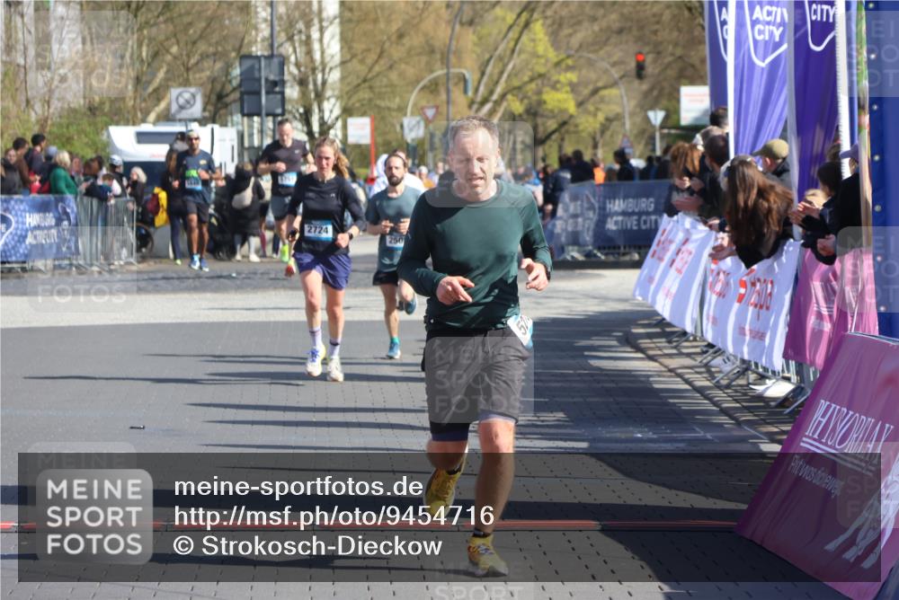 12.04.2026 - 45. Internationalen Wilhelmsburger Insellauf Strokosch-Dieckow http://msf.ph/oto/9454716 12.04.2026 10:43:09 Ziel 5273 meine-sportfotos.de