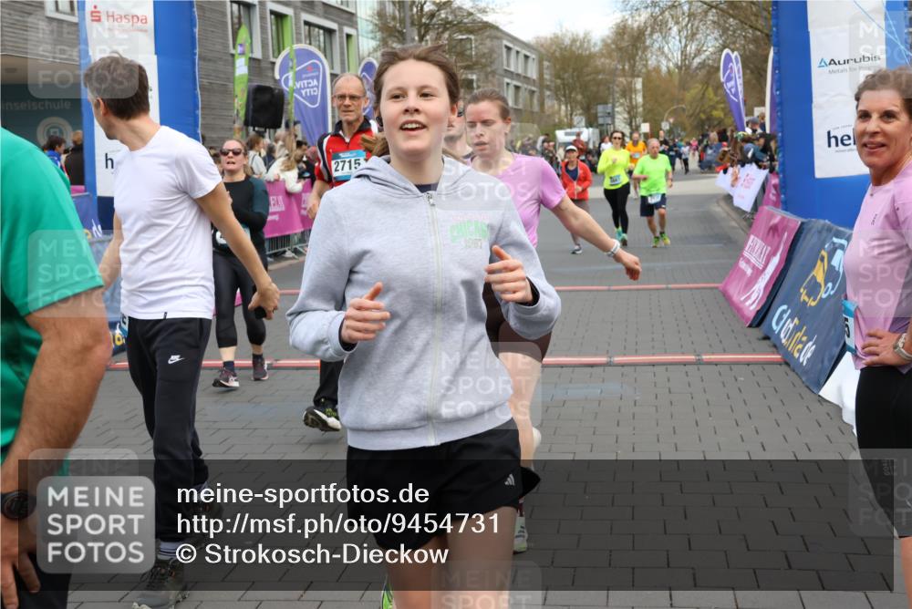 12.04.2026 - 45. Internationalen Wilhelmsburger Insellauf Strokosch-Dieckow http://msf.ph/oto/9454731 12.04.2026 13:04:26 Ziel 4226, 5250, 4247, 2715, 4260, 3034, 5469, 2128, 5667, 2089 meine-sportfotos.de