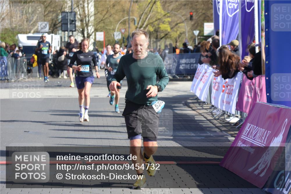 12.04.2026 - 45. Internationalen Wilhelmsburger Insellauf Strokosch-Dieckow http://msf.ph/oto/9454732 12.04.2026 10:43:09 Ziel 5273 meine-sportfotos.de