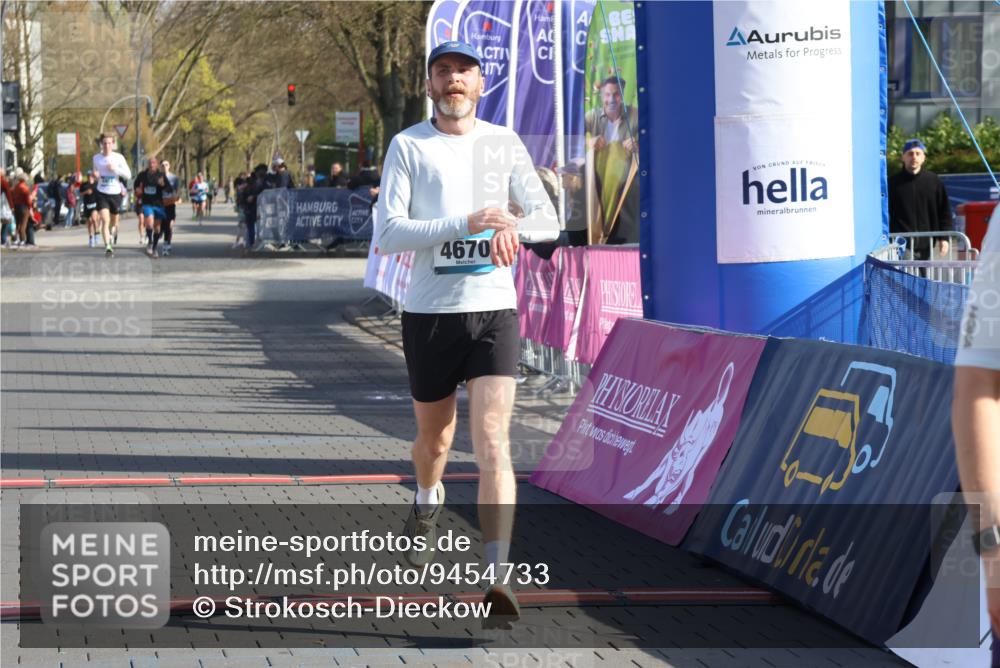 12.04.2026 - 45. Internationalen Wilhelmsburger Insellauf Strokosch-Dieckow http://msf.ph/oto/9454733 12.04.2026 10:30:22 Ziel 4670 meine-sportfotos.de