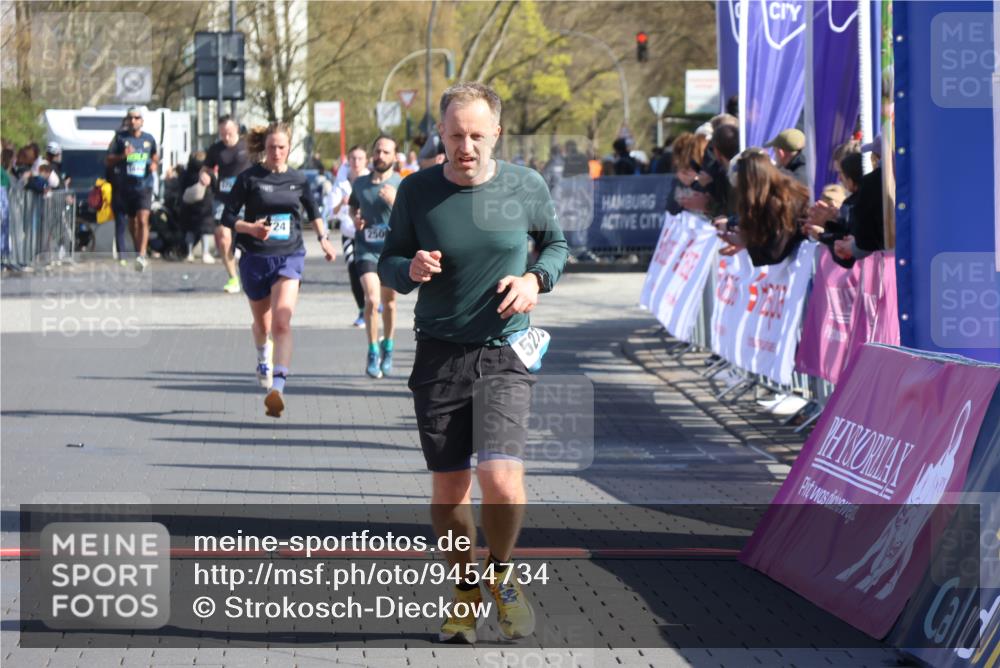 12.04.2026 - 45. Internationalen Wilhelmsburger Insellauf Strokosch-Dieckow http://msf.ph/oto/9454734 12.04.2026 10:43:09 Ziel 5273 meine-sportfotos.de