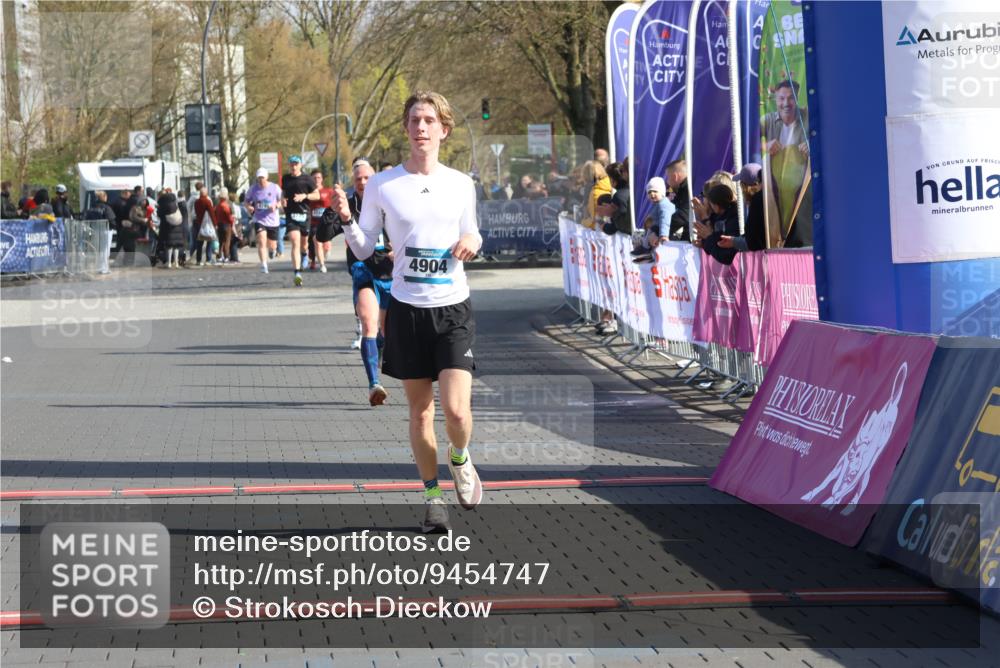 12.04.2026 - 45. Internationalen Wilhelmsburger Insellauf Strokosch-Dieckow http://msf.ph/oto/9454747 12.04.2026 10:30:30 Ziel 4904, 5534 meine-sportfotos.de