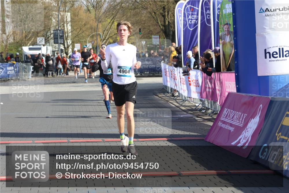 12.04.2026 - 45. Internationalen Wilhelmsburger Insellauf Strokosch-Dieckow http://msf.ph/oto/9454750 12.04.2026 10:30:30 Ziel 4904, 5534 meine-sportfotos.de