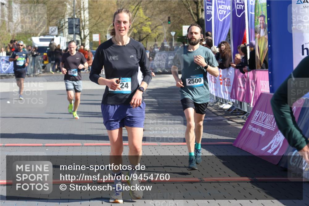 12.04.2026 - 45. Internationalen Wilhelmsburger Insellauf Strokosch-Dieckow http://msf.ph/oto/9454760 12.04.2026 10:43:15 Ziel 2724, 2500, 3021, 5751, 5794 meine-sportfotos.de