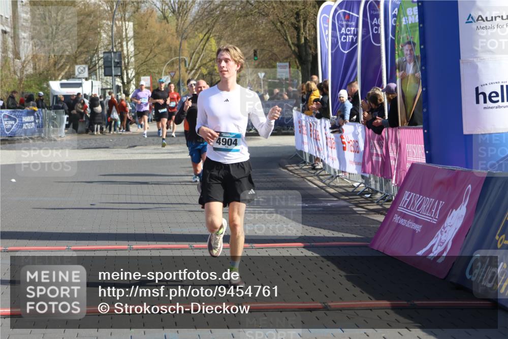 12.04.2026 - 45. Internationalen Wilhelmsburger Insellauf Strokosch-Dieckow http://msf.ph/oto/9454761 12.04.2026 10:30:30 Ziel 4904, 5534 meine-sportfotos.de