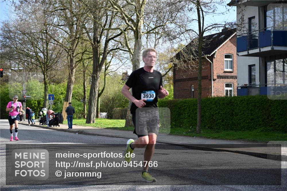 12.04.2026 - 45. Internationalen Wilhelmsburger Insellauf J. Mangold http://msf.ph/oto/9454766 12.04.2026 10:21:54 Ziel 3137, 3930, 3317, 3771, 2010, 3053, 4694, 5507, 5561 meine-sportfotos.de