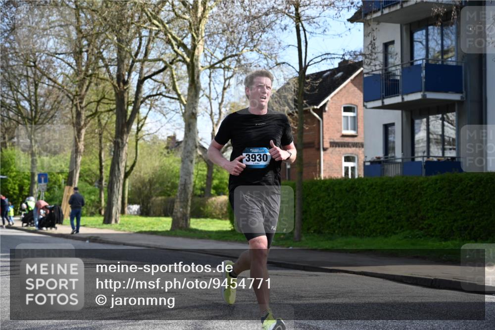 12.04.2026 - 45. Internationalen Wilhelmsburger Insellauf J. Mangold http://msf.ph/oto/9454771 12.04.2026 10:21:54 Ziel 3137, 3930, 3317, 3771, 2010, 3053, 4694, 5507, 5561 meine-sportfotos.de