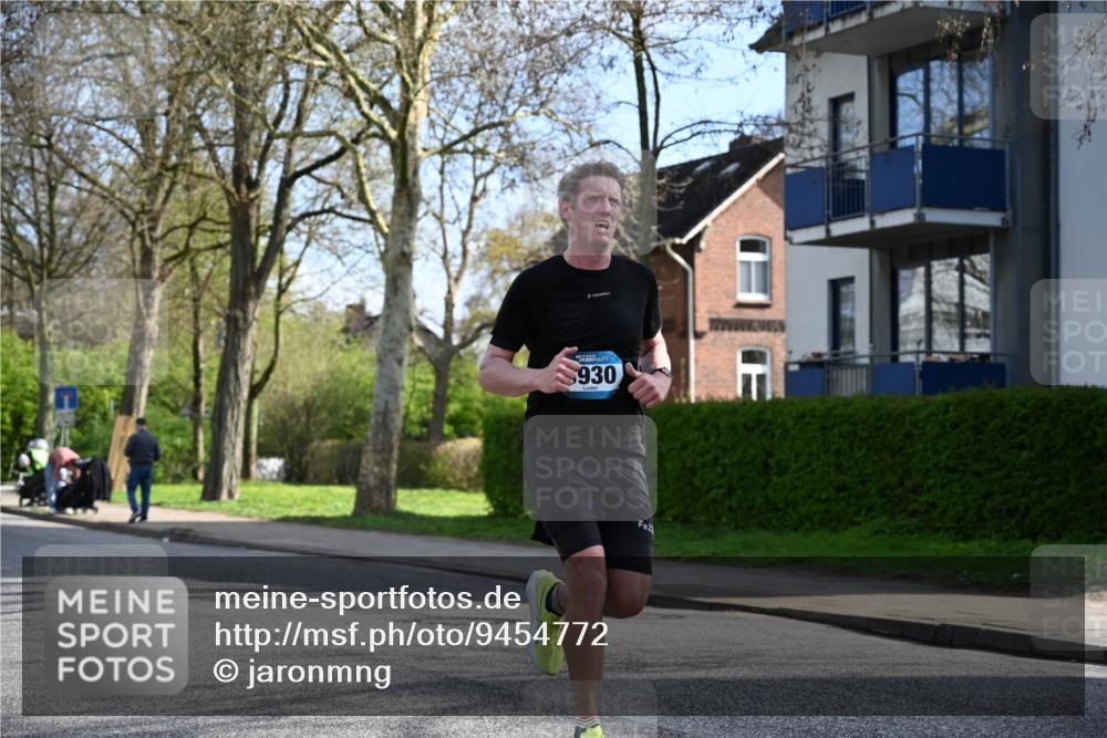 12.04.2026 - 45. Internationalen Wilhelmsburger Insellauf J. Mangold http://msf.ph/oto/9454772 12.04.2026 10:21:55 Ziel 3137, 3930, 3317, 3771, 2010, 3053, 4694, 5507, 5561 meine-sportfotos.de
