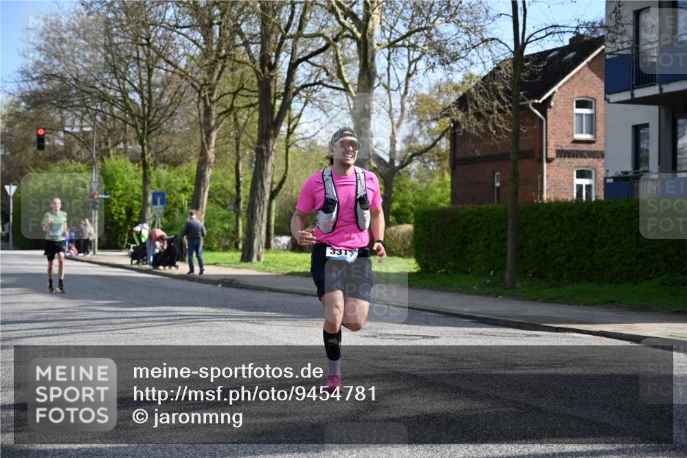 12.04.2026 - 45. Internationalen Wilhelmsburger Insellauf J. Mangold http://msf.ph/oto/9454781 12.04.2026 10:21:58 Ziel 3930, 3317, 3771, 2010, 3053, 4694, 5507, 5561, 3963 meine-sportfotos.de