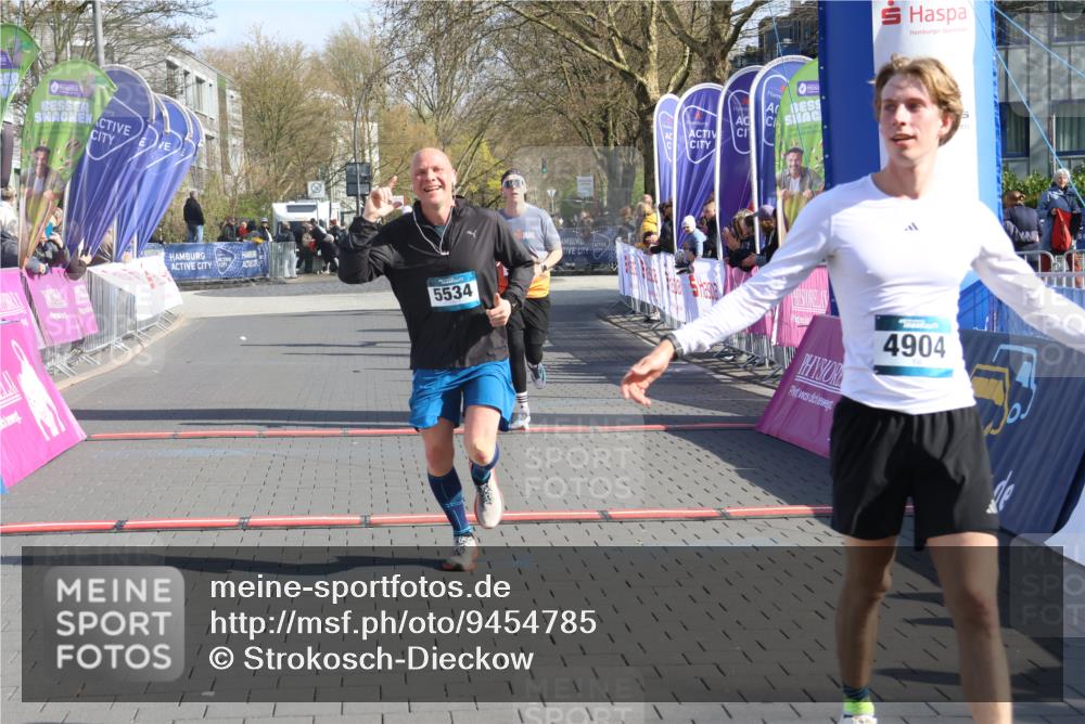 12.04.2026 - 45. Internationalen Wilhelmsburger Insellauf Strokosch-Dieckow http://msf.ph/oto/9454785 12.04.2026 10:30:33 Ziel 4904, 5534, 3845 meine-sportfotos.de