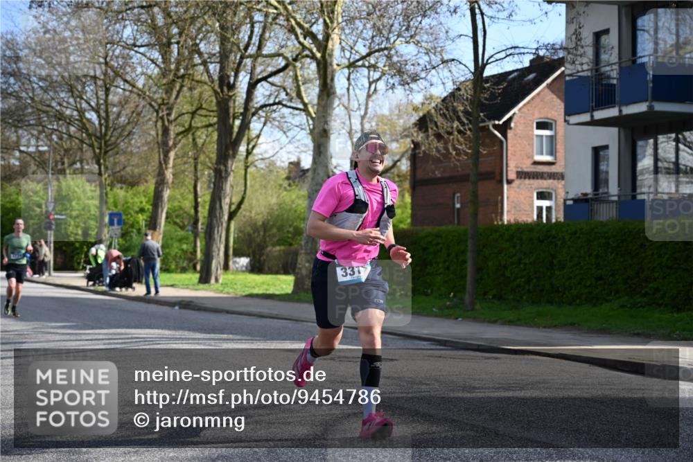 12.04.2026 - 45. Internationalen Wilhelmsburger Insellauf J. Mangold http://msf.ph/oto/9454786 12.04.2026 10:21:58 Ziel 3930, 3317, 3771, 2010, 3053, 4694, 5507, 5561, 3963 meine-sportfotos.de