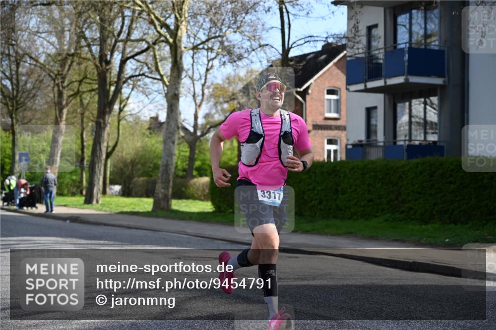 12.04.2026 - 45. Internationalen Wilhelmsburger Insellauf J. Mangold http://msf.ph/oto/9454791 12.04.2026 10:21:58 Ziel 3930, 3317, 3771, 2010, 3053, 4694, 5507, 5561, 3963 meine-sportfotos.de