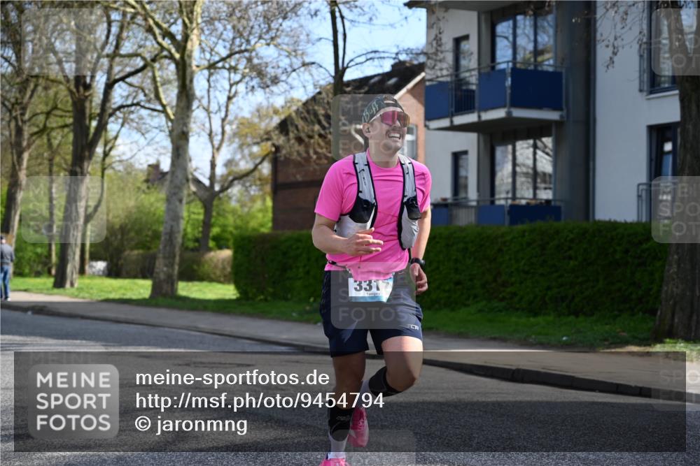12.04.2026 - 45. Internationalen Wilhelmsburger Insellauf J. Mangold http://msf.ph/oto/9454794 12.04.2026 10:21:58 Ziel 3930, 3317, 3771, 2010, 3053, 4694, 5507, 5561, 3963 meine-sportfotos.de