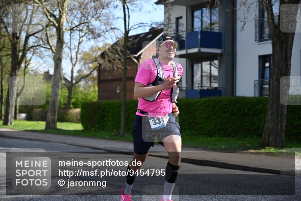12.04.2026 - 45. Internationalen Wilhelmsburger Insellauf J. Mangold http://msf.ph/oto/9454795 12.04.2026 10:21:58 Ziel 3930, 3317, 3771, 2010, 3053, 4694, 5507, 5561, 3963 meine-sportfotos.de