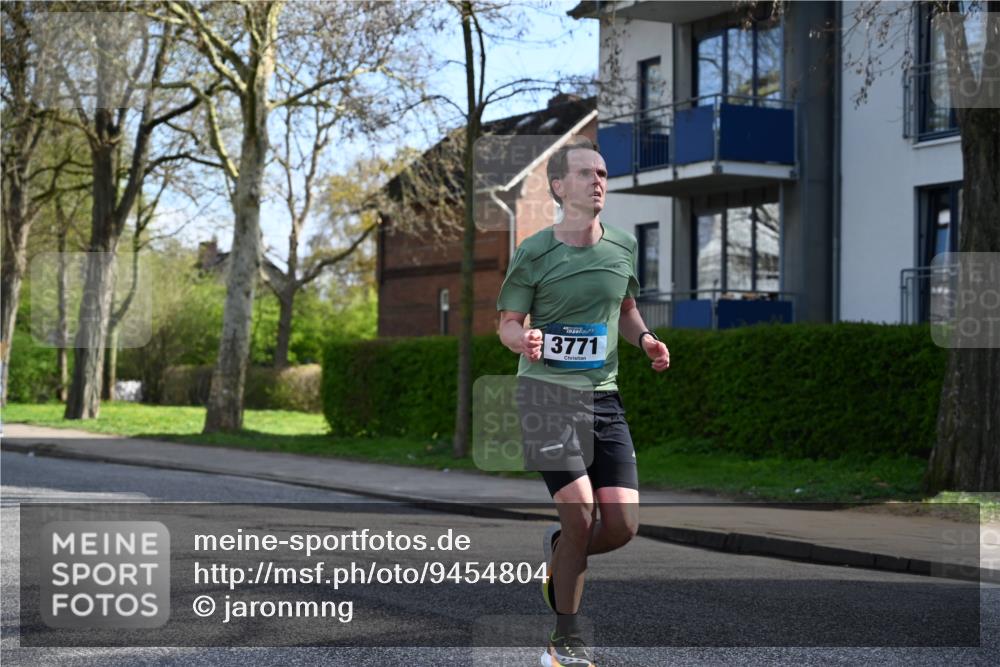 12.04.2026 - 45. Internationalen Wilhelmsburger Insellauf J. Mangold http://msf.ph/oto/9454804 12.04.2026 10:22:03 Ziel 3930, 3317, 3771, 2010, 3053, 4694, 3053, 4694, 5507, 5561, 5561, 3963, 5271 meine-sportfotos.de