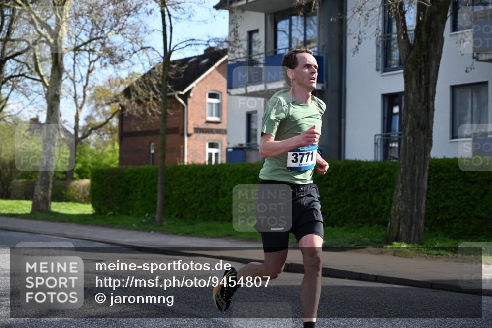 12.04.2026 - 45. Internationalen Wilhelmsburger Insellauf J. Mangold http://msf.ph/oto/9454807 12.04.2026 10:22:03 Ziel 3930, 3317, 3771, 2010, 3053, 4694, 3053, 4694, 5507, 5561, 5561, 3963, 5271 meine-sportfotos.de