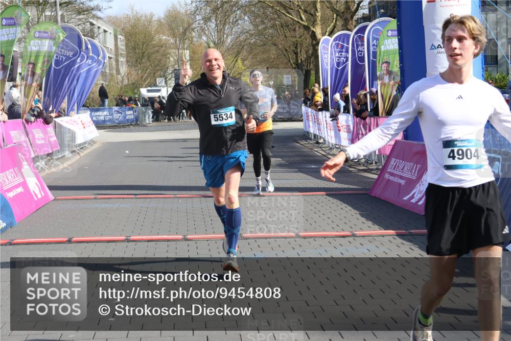 12.04.2026 - 45. Internationalen Wilhelmsburger Insellauf Strokosch-Dieckow http://msf.ph/oto/9454808 12.04.2026 10:30:34 Ziel 4904, 5534, 3845, 5052, 4275 meine-sportfotos.de