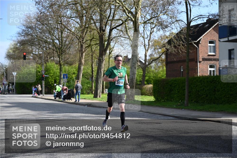 12.04.2026 - 45. Internationalen Wilhelmsburger Insellauf J. Mangold http://msf.ph/oto/9454812 12.04.2026 10:22:05 Ziel 3317, 3771, 2010, 3053, 4694, 5507, 5561, 3963, 5271 meine-sportfotos.de