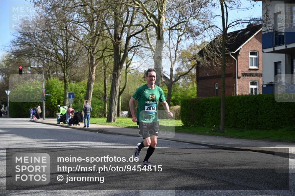 12.04.2026 - 45. Internationalen Wilhelmsburger Insellauf J. Mangold http://msf.ph/oto/9454815 12.04.2026 10:22:06 Ziel 3317, 3771, 2010, 3053, 4694, 5507, 5561, 3963, 5271 meine-sportfotos.de