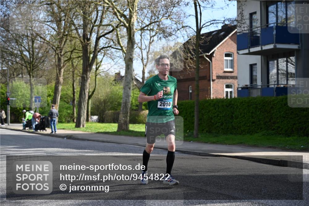 12.04.2026 - 45. Internationalen Wilhelmsburger Insellauf J. Mangold http://msf.ph/oto/9454822 12.04.2026 10:22:06 Ziel 3317, 3771, 2010, 3053, 4694, 5507, 5561, 3963, 5271 meine-sportfotos.de