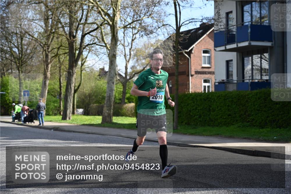 12.04.2026 - 45. Internationalen Wilhelmsburger Insellauf J. Mangold http://msf.ph/oto/9454823 12.04.2026 10:22:06 Ziel 3317, 3771, 2010, 3053, 4694, 5507, 5561, 3963, 5271 meine-sportfotos.de