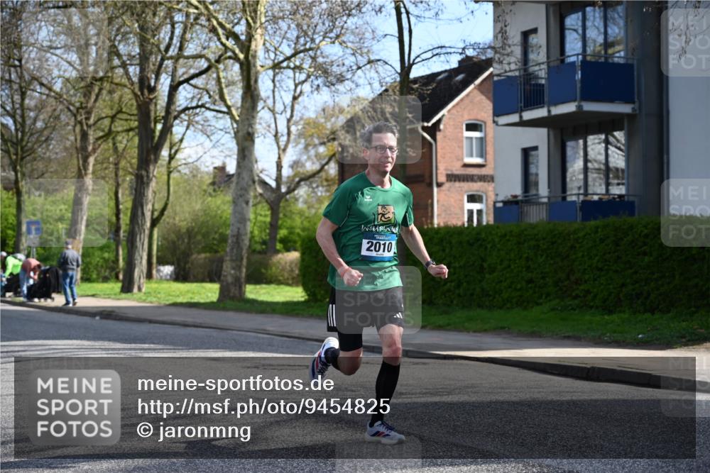 12.04.2026 - 45. Internationalen Wilhelmsburger Insellauf J. Mangold http://msf.ph/oto/9454825 12.04.2026 10:22:06 Ziel 3317, 3771, 2010, 3053, 4694, 5507, 5561, 3963, 5271 meine-sportfotos.de