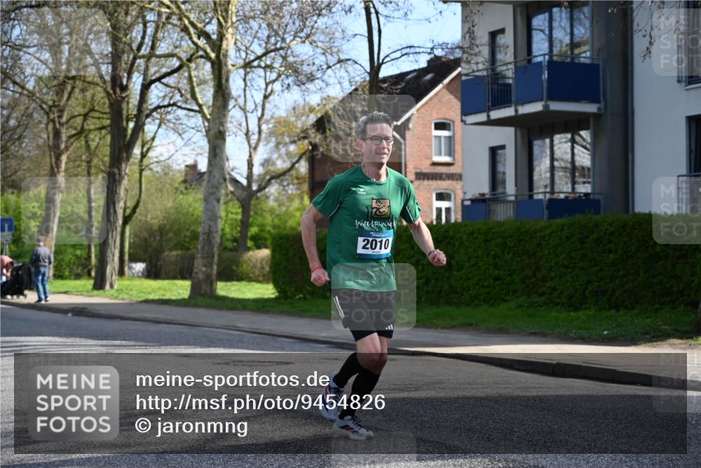 12.04.2026 - 45. Internationalen Wilhelmsburger Insellauf J. Mangold http://msf.ph/oto/9454826 12.04.2026 10:22:06 Ziel 3317, 3771, 2010, 3053, 4694, 5507, 5561, 3963, 5271 meine-sportfotos.de