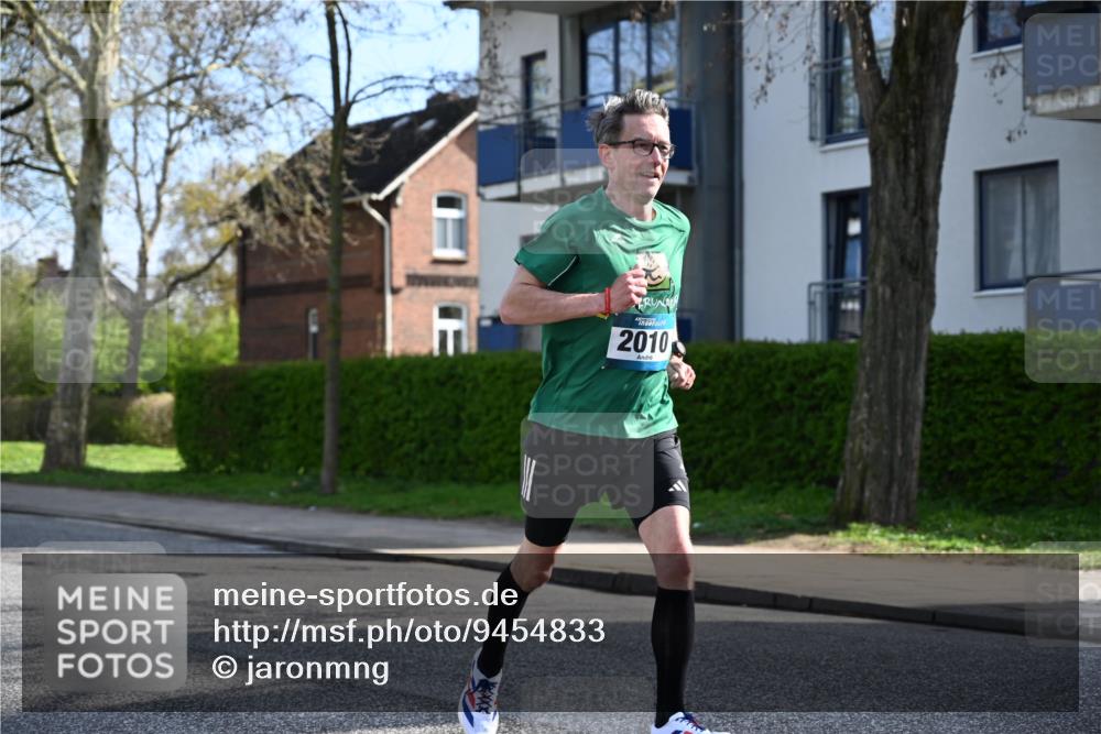 12.04.2026 - 45. Internationalen Wilhelmsburger Insellauf J. Mangold http://msf.ph/oto/9454833 12.04.2026 10:22:07 Ziel 3771, 2010, 3053, 4694, 5507, 5561, 3963, 5271 meine-sportfotos.de