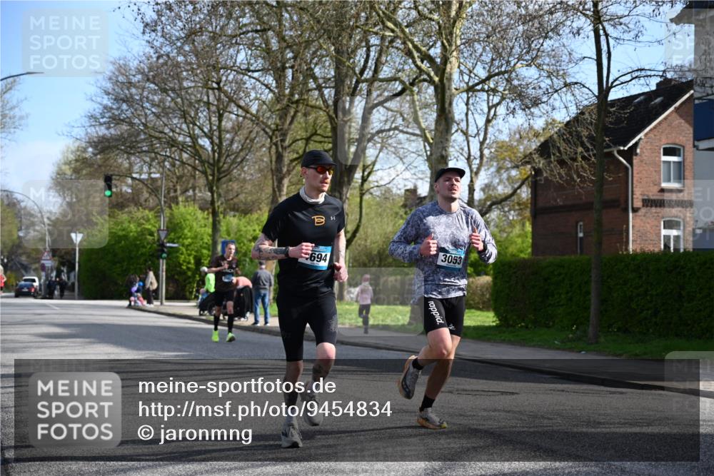 12.04.2026 - 45. Internationalen Wilhelmsburger Insellauf J. Mangold http://msf.ph/oto/9454834 12.04.2026 10:22:20 Ziel 3053, 4694, 5507, 5561, 3963, 3963, 5271, 4384, 4291, 2383 meine-sportfotos.de
