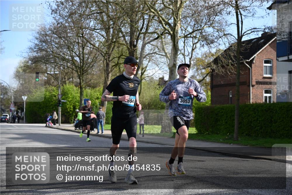 12.04.2026 - 45. Internationalen Wilhelmsburger Insellauf J. Mangold http://msf.ph/oto/9454835 12.04.2026 10:22:20 Ziel 3053, 4694, 5507, 5561, 3963, 3963, 5271, 4384, 4291, 2383 meine-sportfotos.de